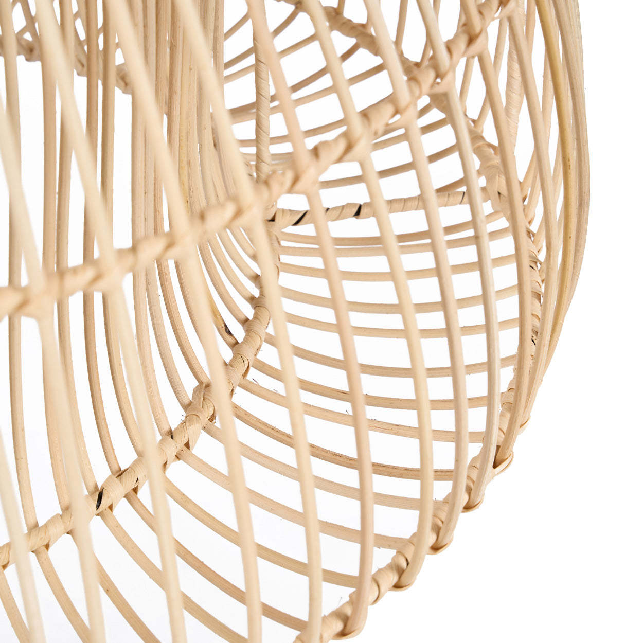 Suspension rotin naturel forme sablier ajourée – Ø50 cm