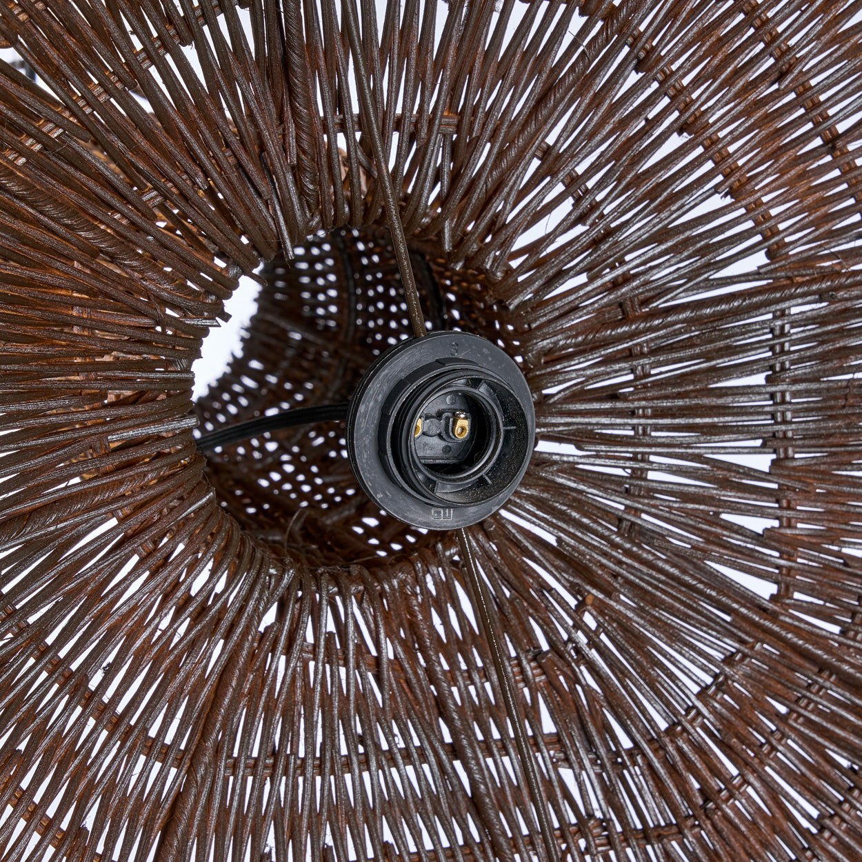 Suspension en rotin brun foncé forme dôme avec anse – Ø100 cm