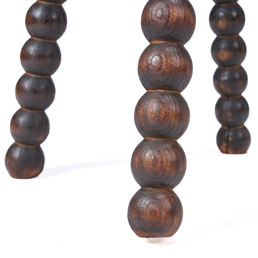 Tabouret de salon bois foncé pieds perlés sculptés massifs – H50 cm