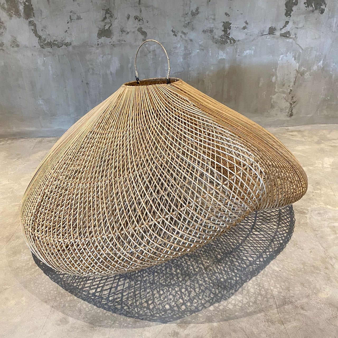 Suspension en rotin ajouré forme ondulée naturel – Ø50 cm