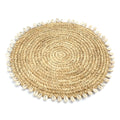 Dessous de plat rond en raphia naturel bordé de coquillages