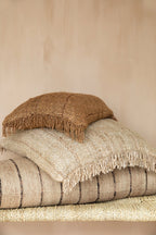 Housse de coussin marron en coton avec franges - 40x40 cm