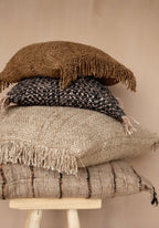 Housse de coussin marron en coton avec franges - 40x40 cm