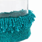 Photophore en verre avec manchon tissé turquoise à franges – H15 cm
