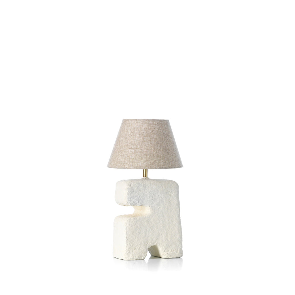 Lampe blanche sculpturale en papier mâché pour chevet – H25 cm