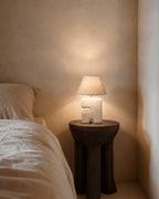 Lampe blanche sculpturale en papier mâché pour chevet – H25 cm