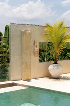 Suspension en rotin naturel forme bouteille ondulée – H55 cm