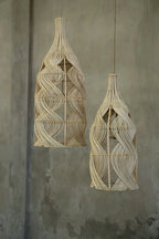 Suspension en rotin naturel forme bouteille ondulée – H55 cm