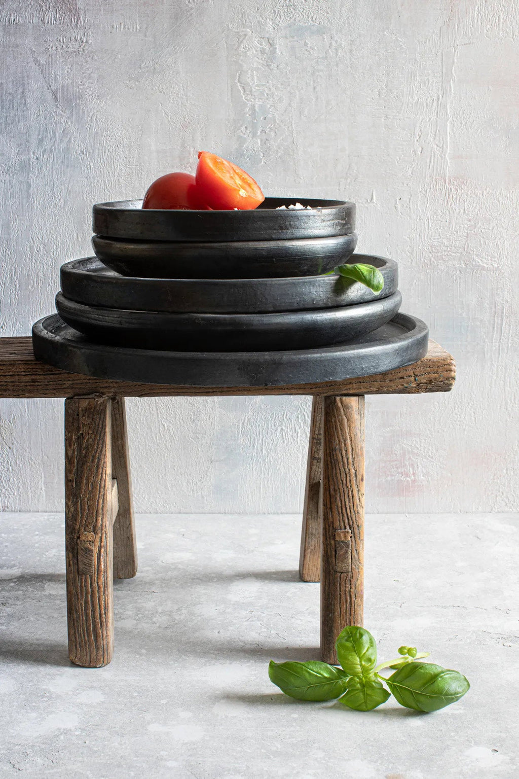Assiette ronde en terre cuite brûlée – Noir profond – Ø26 cm