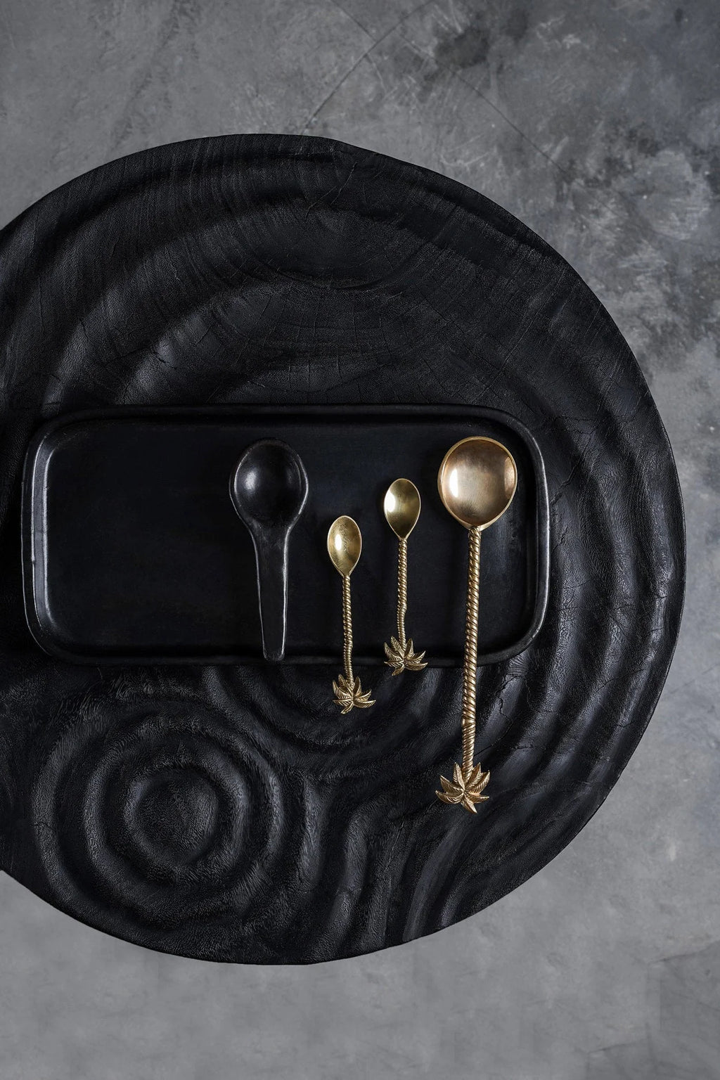 Assiette rectangulaire en terre cuite – Noir mat