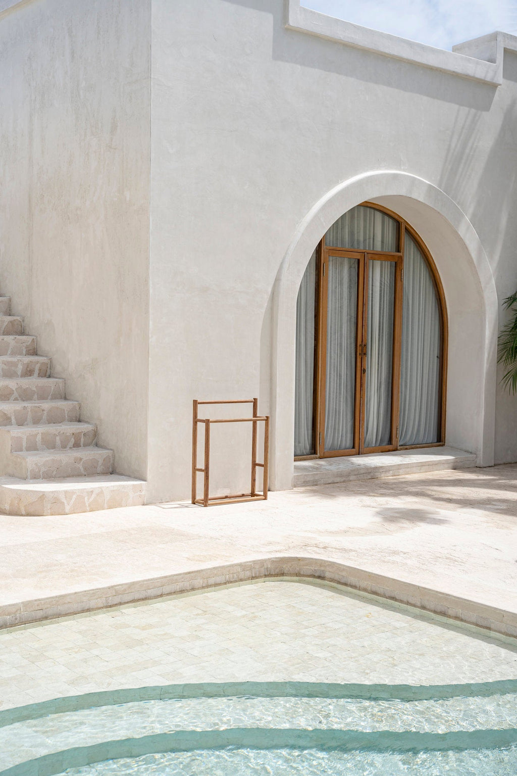 Porte-serviettes en bois de teck naturel au design épuré – 70x22 cm