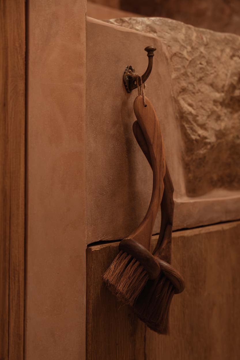 Brosse vaisselle en bois de teck naturel avec poils végétaux