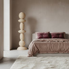 Lampadaire rotin sculpture totem beige pour salon – H175 cm