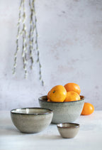 Bol en grès artisanal moucheté ambre et vert satiné intérieur brillant