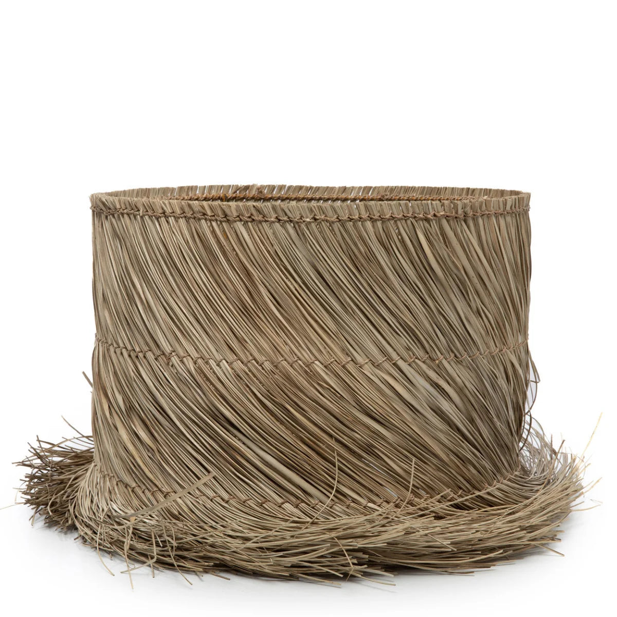 Panier en paille tissée couleur brun clair avec franges pour abat-jour cylindrique en pandan naturel