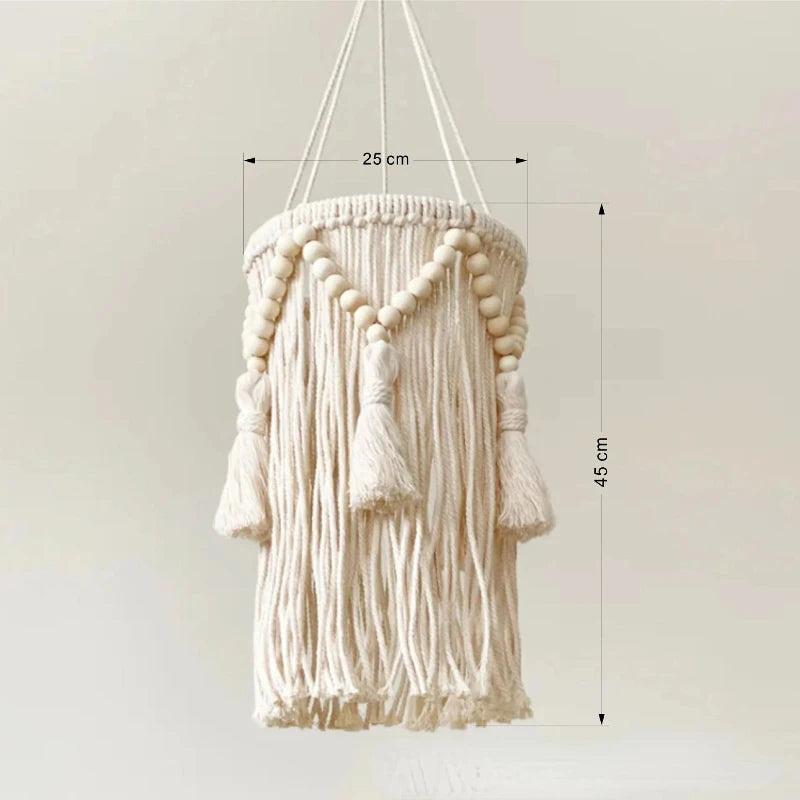 dimensions et détails de l'abat-jour nordique en macramé avec perles et franges, 45 x 25 cm.