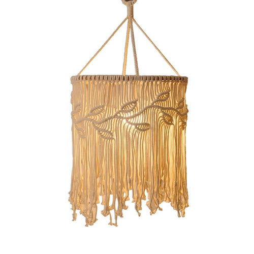 Abat-jour scandinave tissé en macramé avec motif en forme de feuilles.