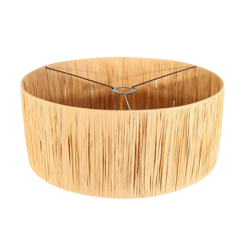 Abat-jour cylindrique en raphia brun clair avec une armature en métal noir.