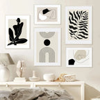 Mural artistique abstrait avec toile beige et noire motifs cercles et lignes