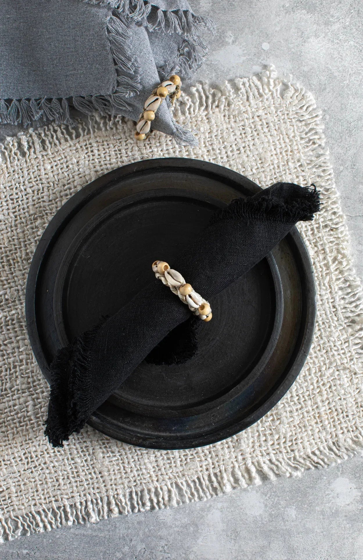 Anneaux de serviette en herbe marine et coquillages cauris beige et blanc, set de 4