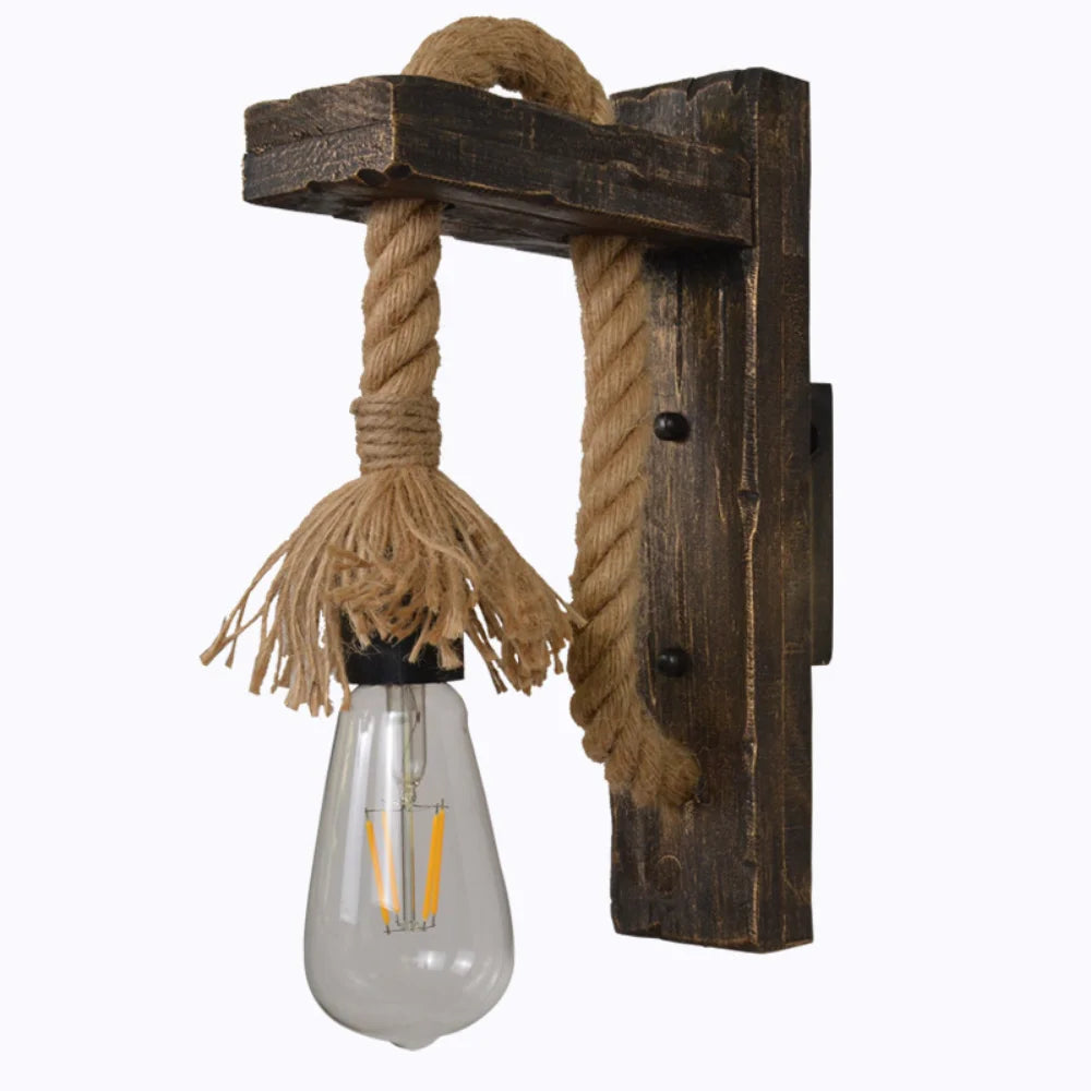 Vue latérale de l’applique murale en bois et corde, idéale pour un style rustique ou bohème.