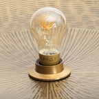 Ampoule Edison verre clair filament visible base laiton dans applique murale métal doré martelé soleil Ø55 cm