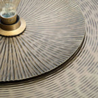 Applique murale en métal doré effet martelé motif soleil Ø55 cm