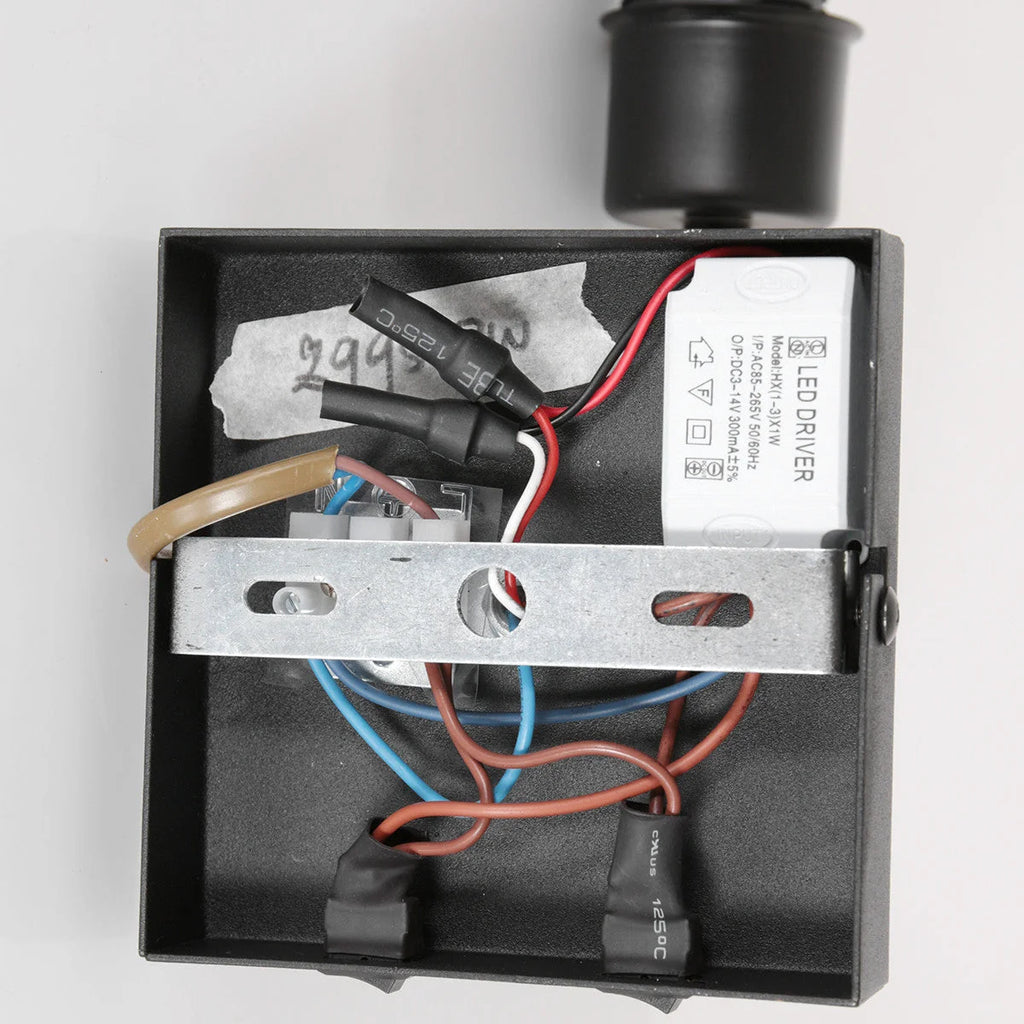 Boîte électrique noire avec câblage et driver LED pour applique murale métal noir