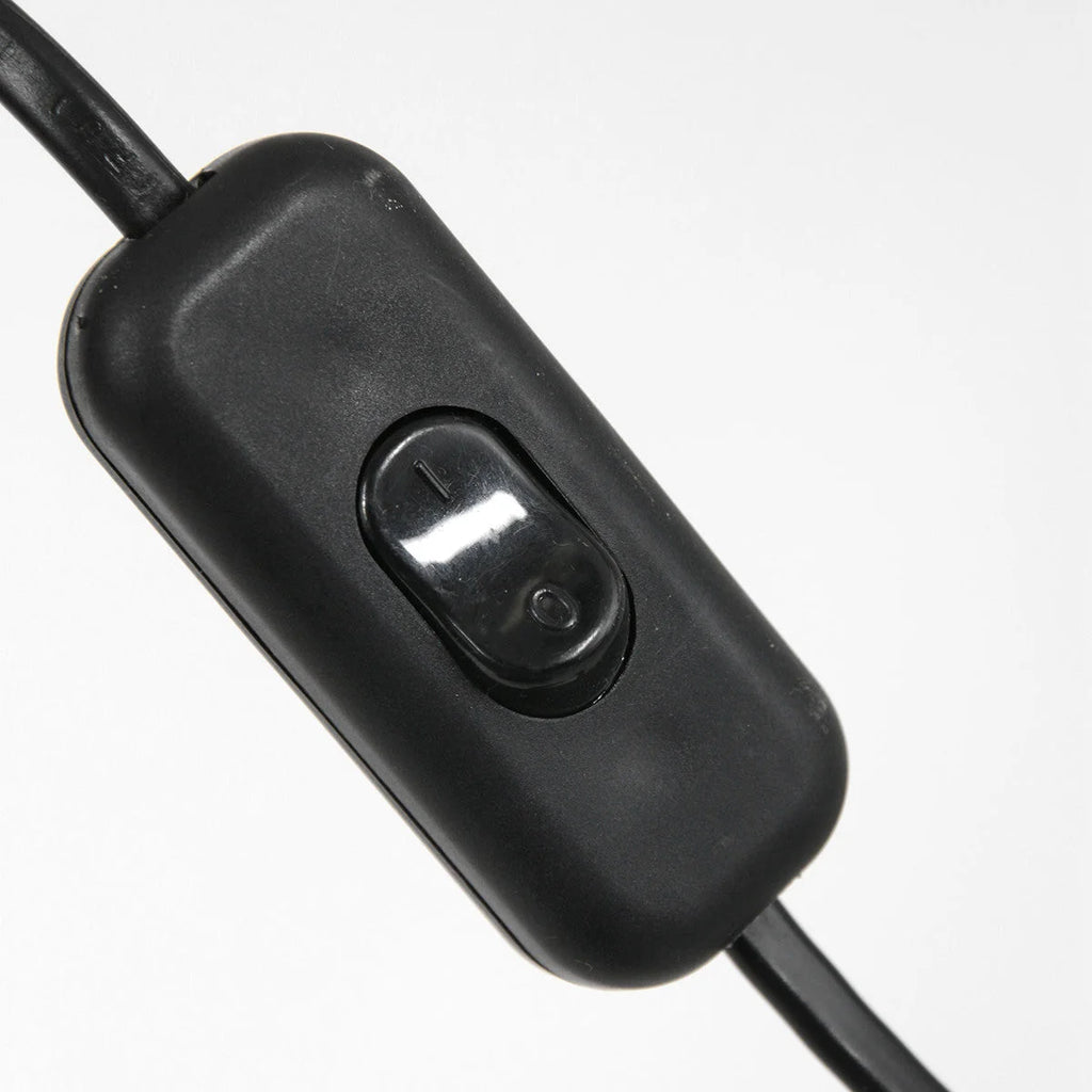 Switch en ligne noir pour applique murale en métal noir avec bras incurvé et abat-jour blanc