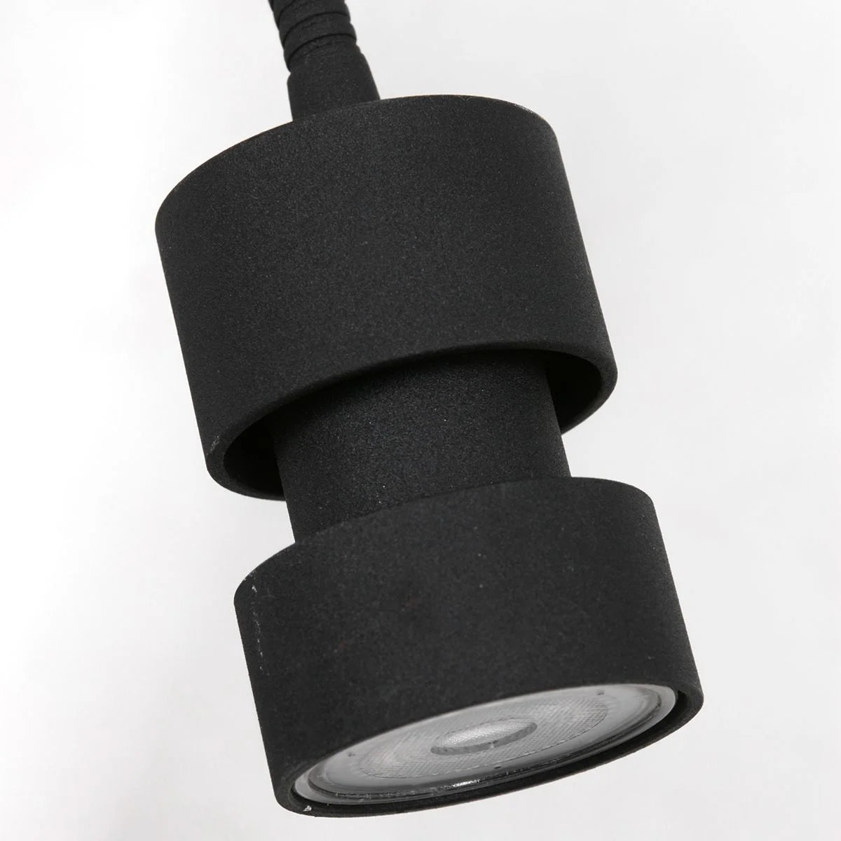 Lampadaire noir en métal avec bras orientable et interrupteur intégré