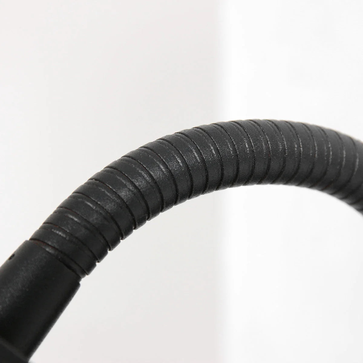 Flexible noire en métal avec gooseneck pour applique murale avec chargeur sans fil