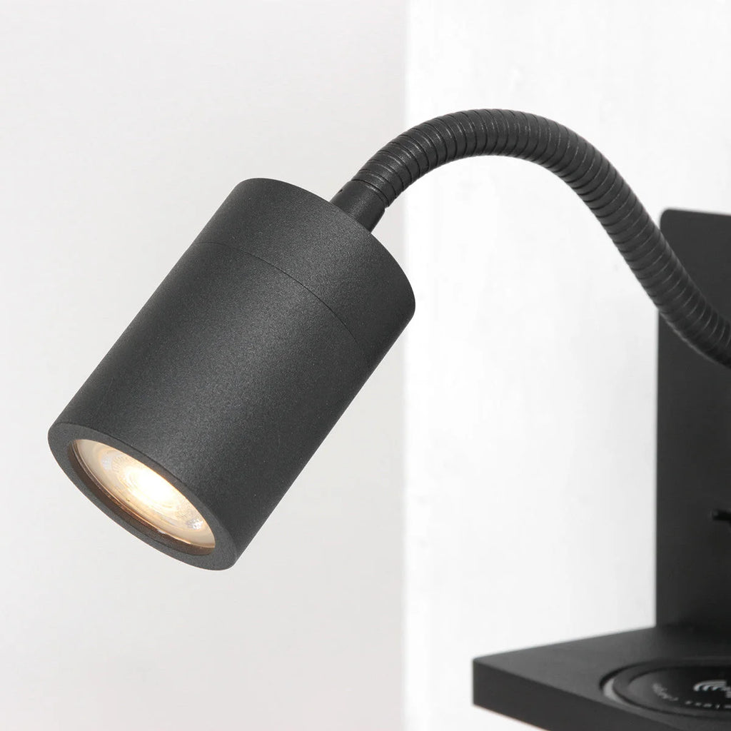 Lampe de lecture noire en métal avec chargeur sans fil et ports USB