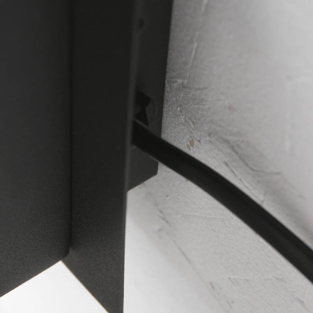 Cordon d’alimentation noir pour applique murale en métal avec chargeur sans fil et ports USB