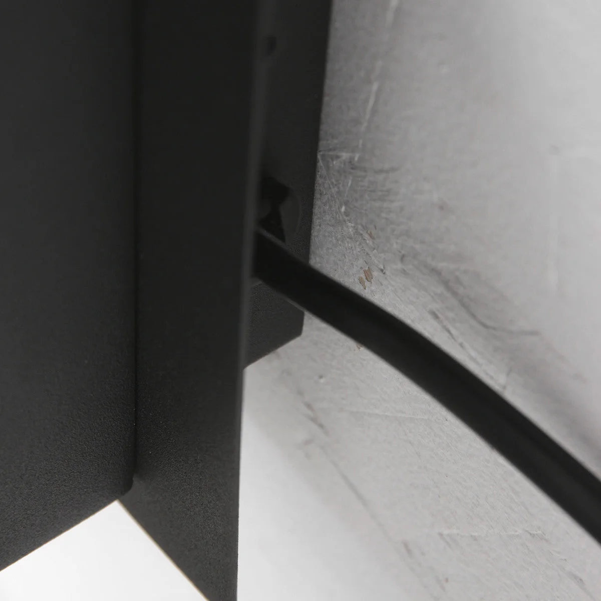 Cordon d’alimentation noir pour applique murale en métal avec chargeur sans fil et ports USB
