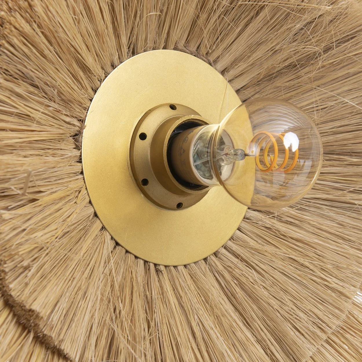 Applique murale ronde en fibres naturelles et métal doré avec luminaire en paille
