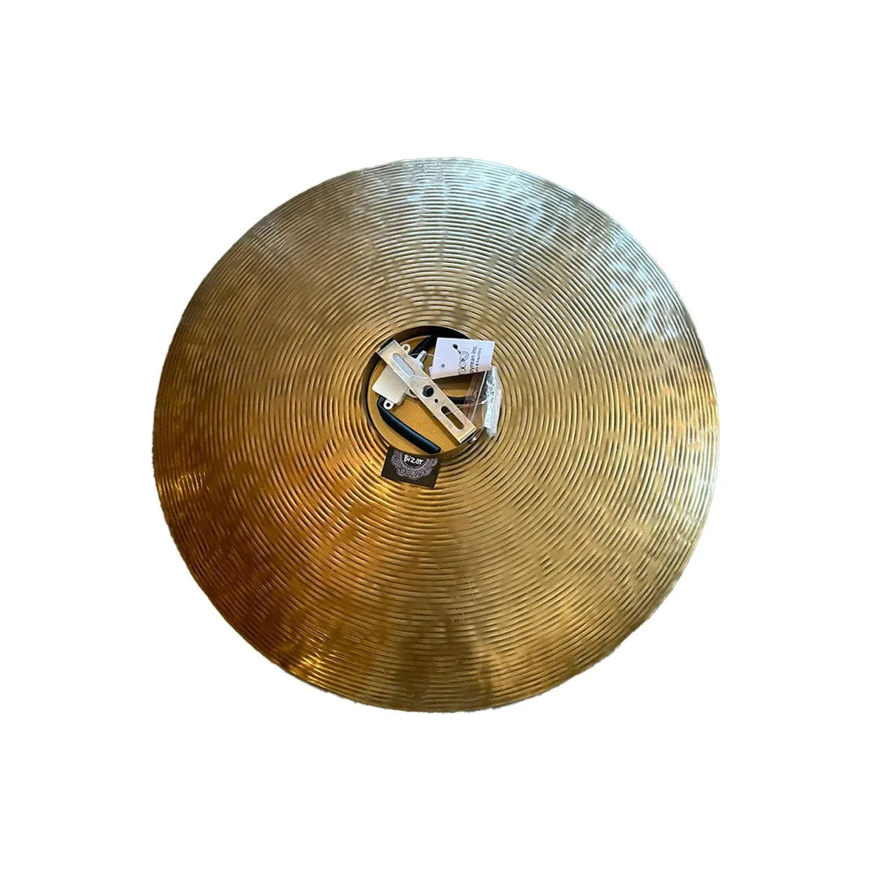 Cymbale dorée à cercles concentriques et fixation centrale en laiton martelé, Ø55 cm