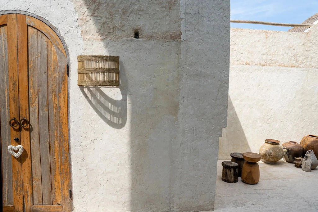 Porte en bois rustique avec ornement en forme de cœur pour décoration murale