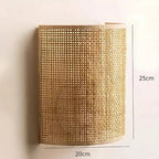Dimensions de l'applique rotin tressé : 25 cm de hauteur et 20 cm de largeur