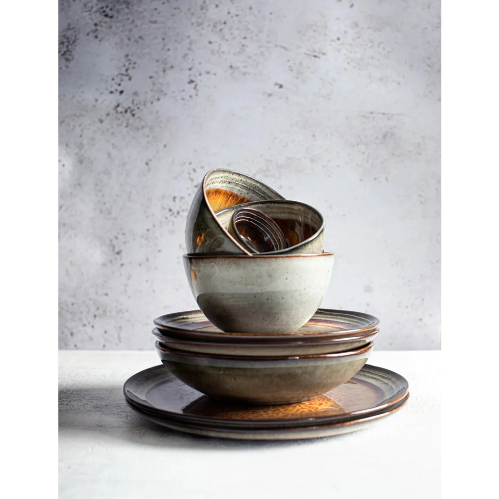 Assiette en céramique artisanale dégradé marron avec intérieur orange-brun, lot de 4