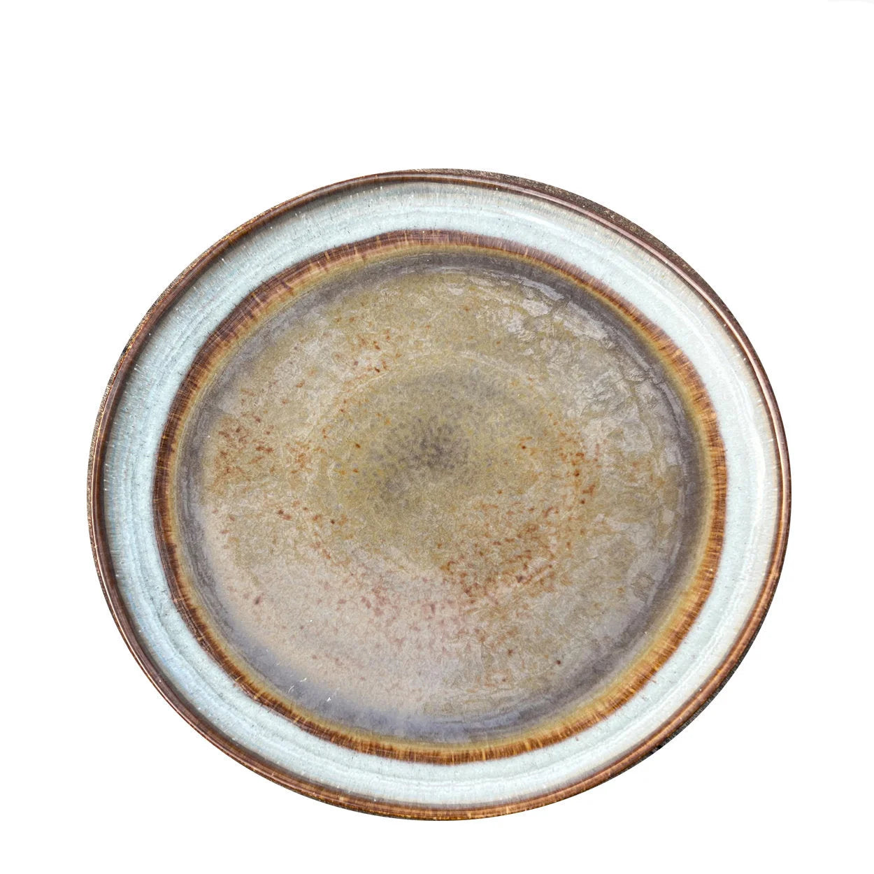 Assiette en grès émaillé artisanal dégradé brun gris moucheté rustique