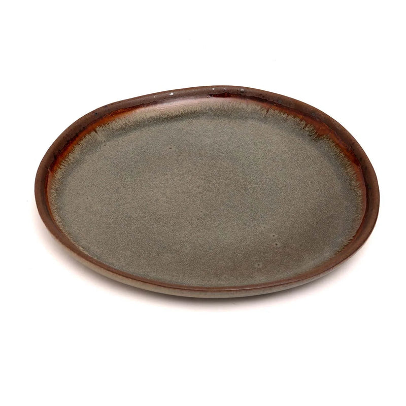 Assiette en grès émaillé ovale gris-vert à bord brun organique