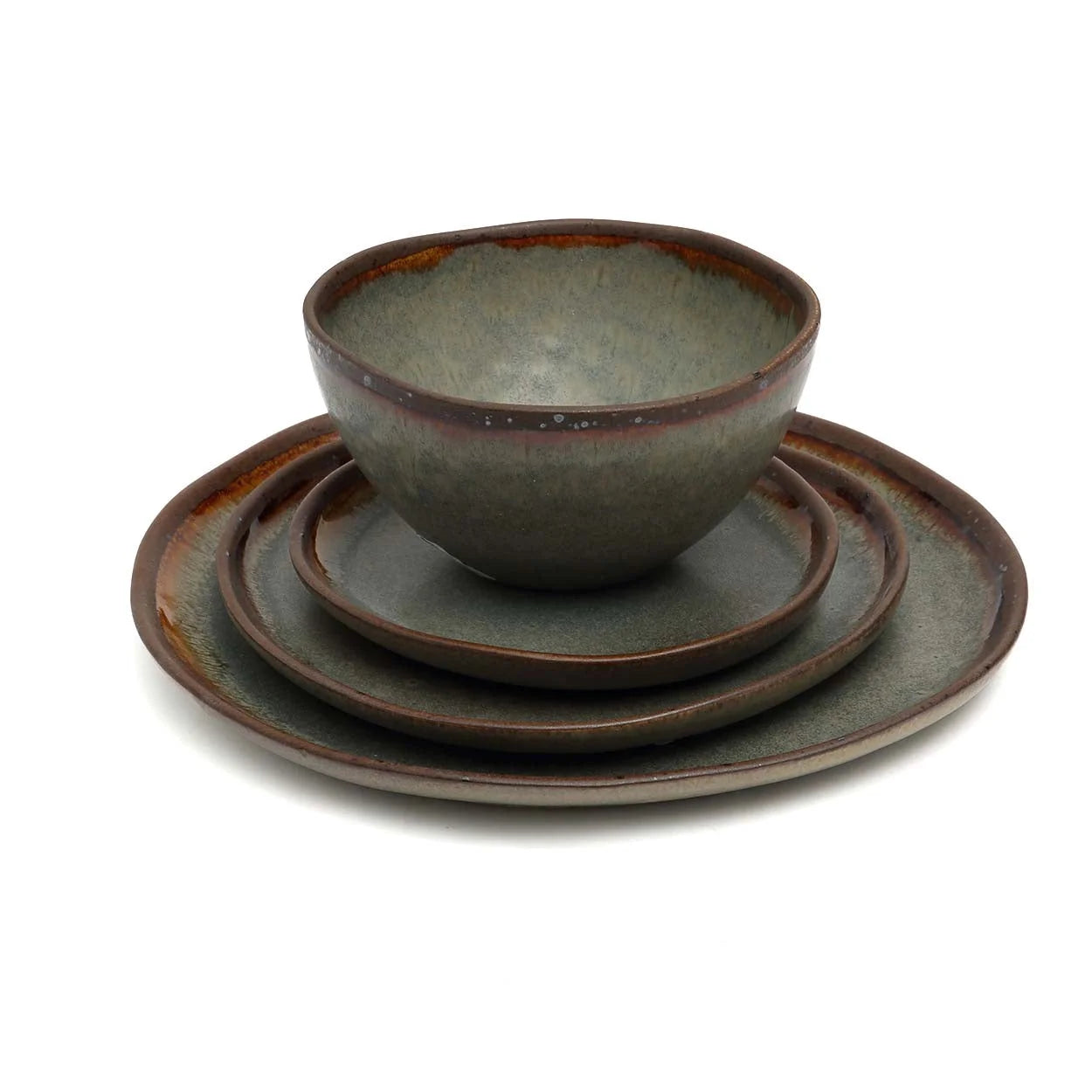 Trio de plats en céramique rustique émaillé gris-vert à bord brun organique