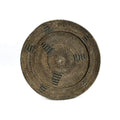 Plateau de service rond en rotin brun tressé avec motif en spirale et segments