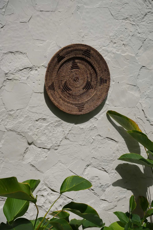 Assiette murale en rotin brun tressé décoration murale Ø40 cm