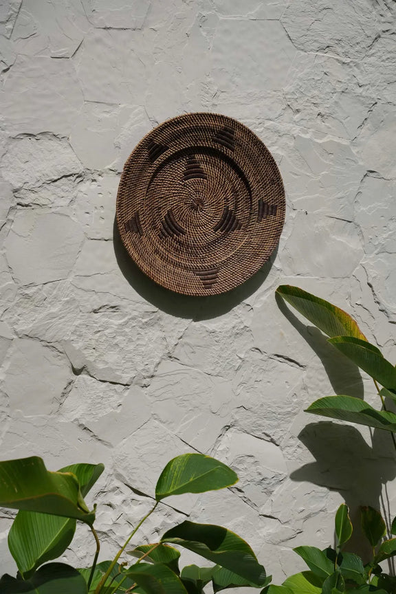 Assiette murale en rotin brun tressé décoration murale Ø40 cm