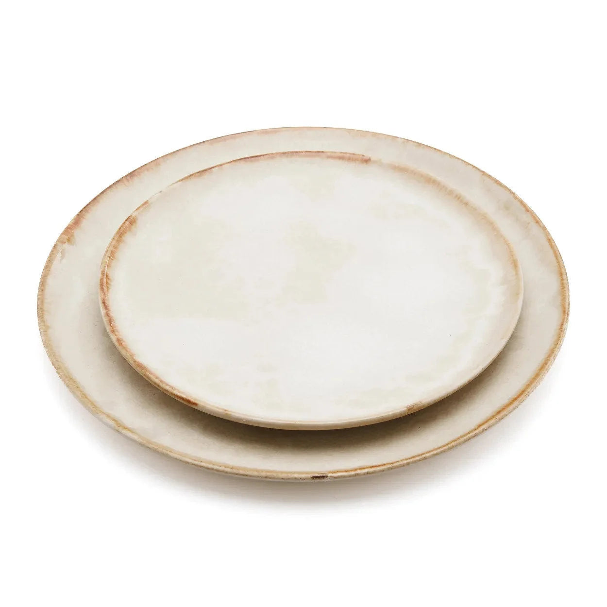 Deux assiettes empilées en grès blanc cassé, bord doré artisanal