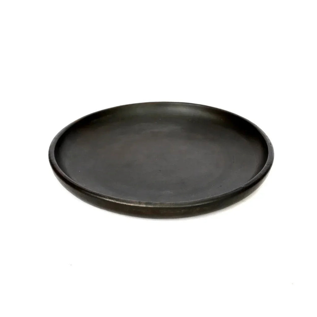 Assiette en terre cuite noire brûlée, Ø20 cm, finition mate lisse à rebord relevé
