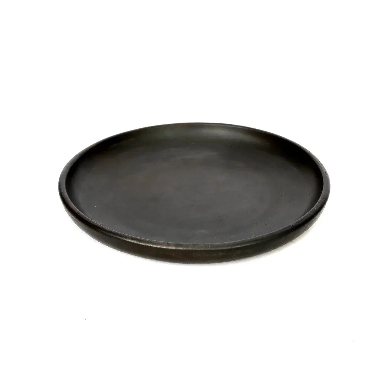 Assiette en terre cuite noire brûlée, Ø20 cm, finition mate lisse à rebord relevé