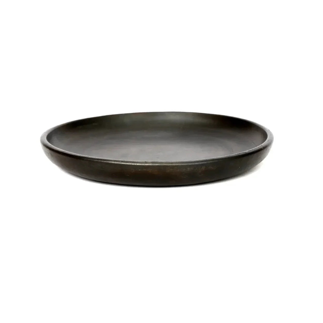 Assiette en terre cuite noire brûlée Ø20 cm, bord relevé lisse et finition brillante