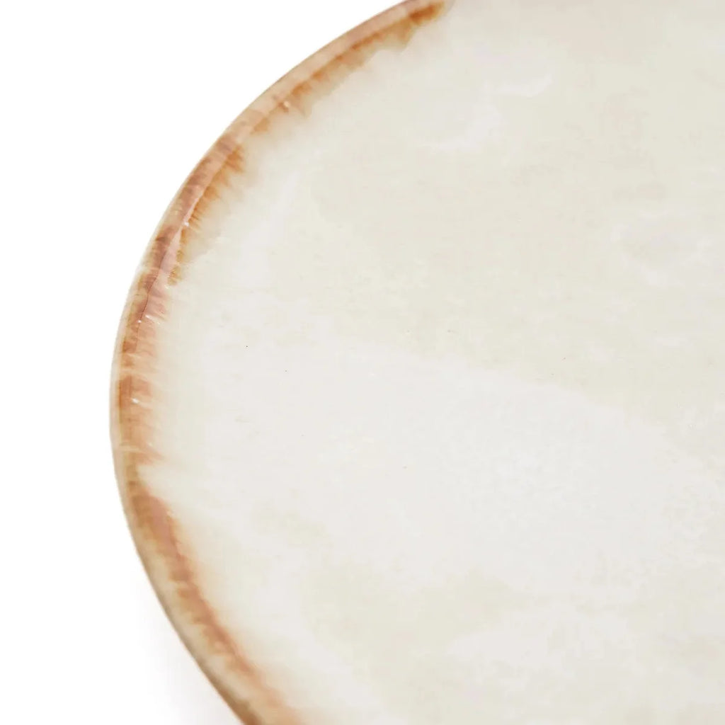 Assiettes rondes en céramique blanc cassé aux bords irréguliers – Lot de 4